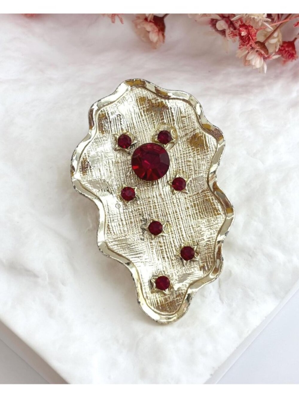 Modernist Freeform Red Rhinestone Textured Vintage Gold Toned Brooch Pin